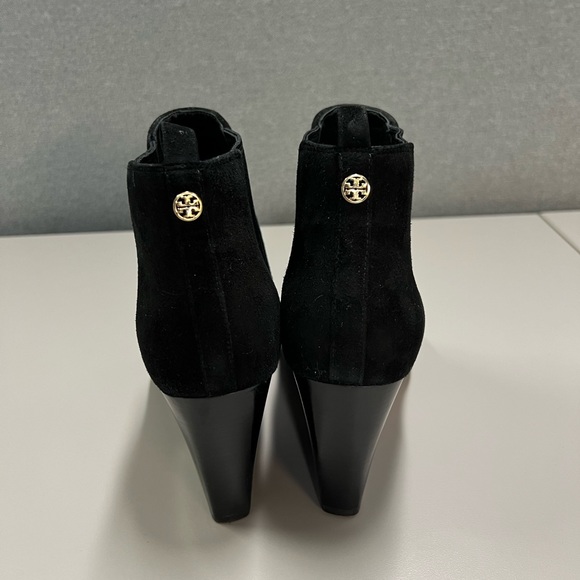 Tory Burch Gemma Peep Toe Suede Booties Size 7 - Picture 4 of 10